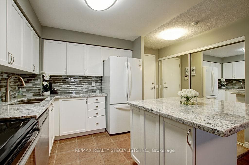 55 Strathaven Drive Unit 612 photo 11