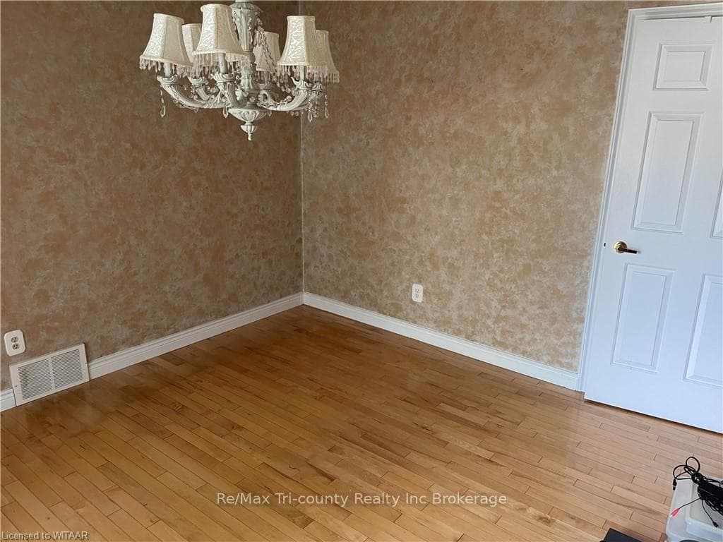 1 EDWIN Crescent photo 11