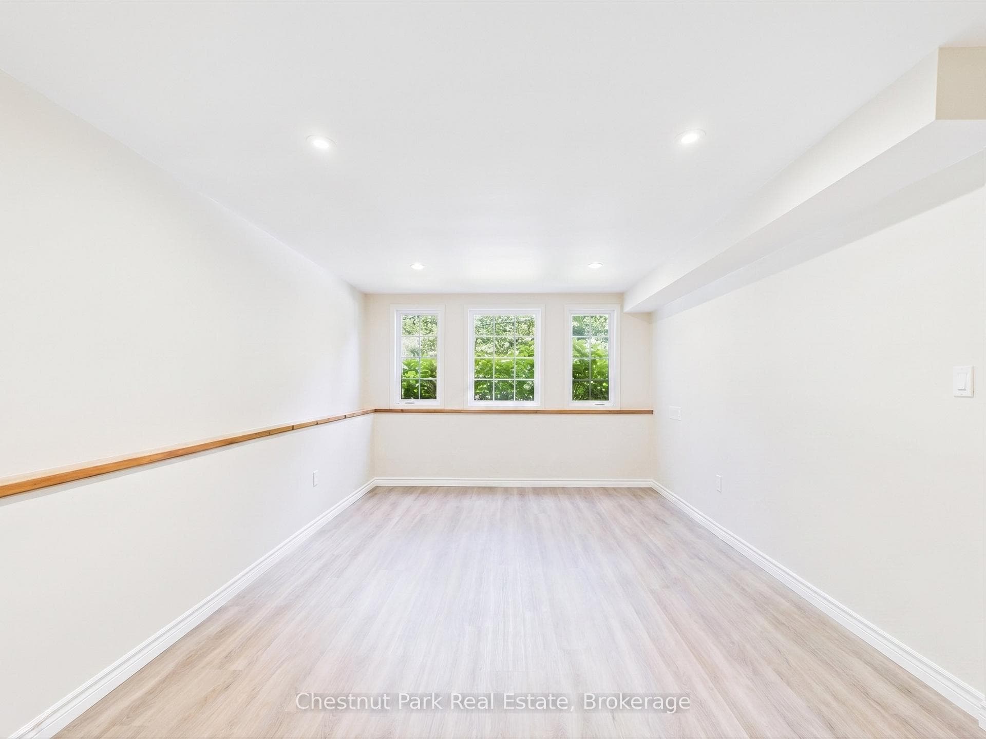 525 Lorne Street photo 17