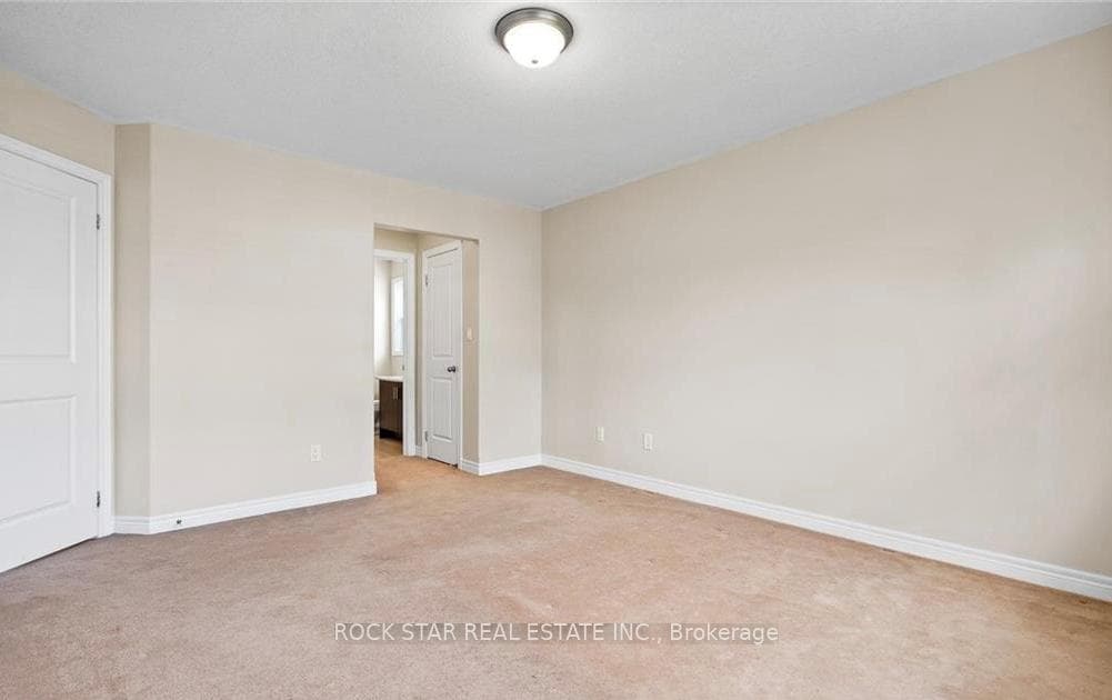 8 CHICORY Crescent photo 16