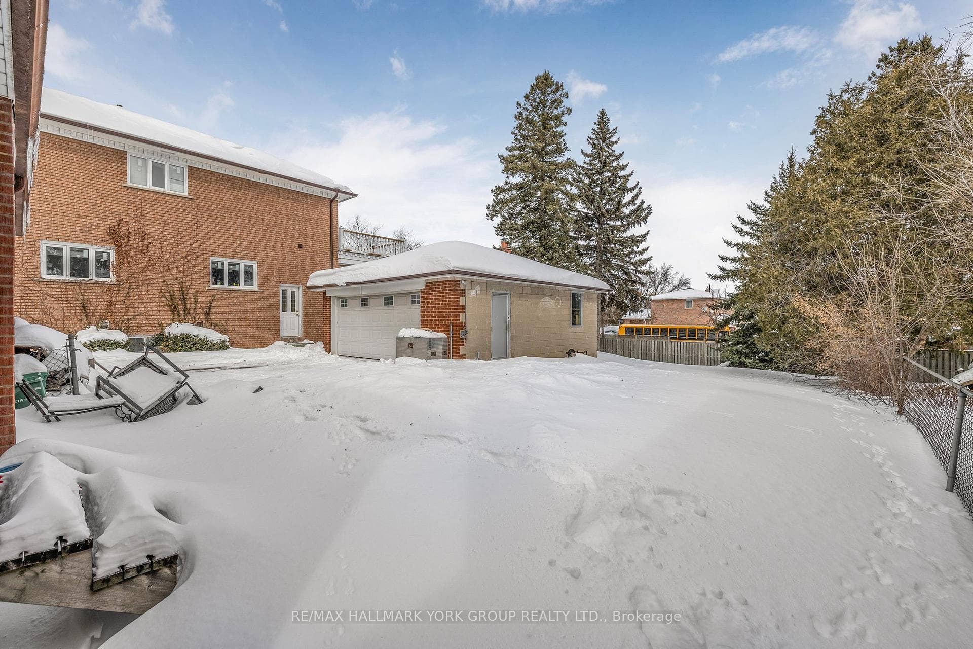 4073 Tomken Road photo 32