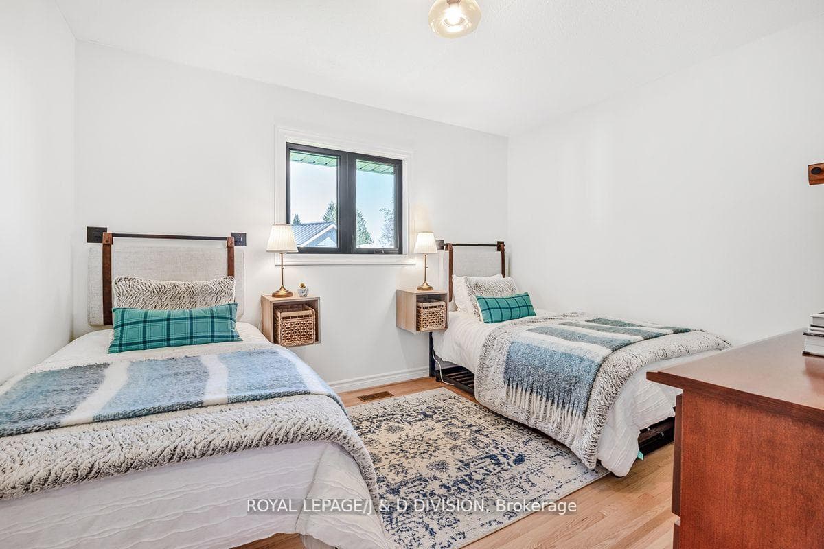 32 Willow Crescent photo 25