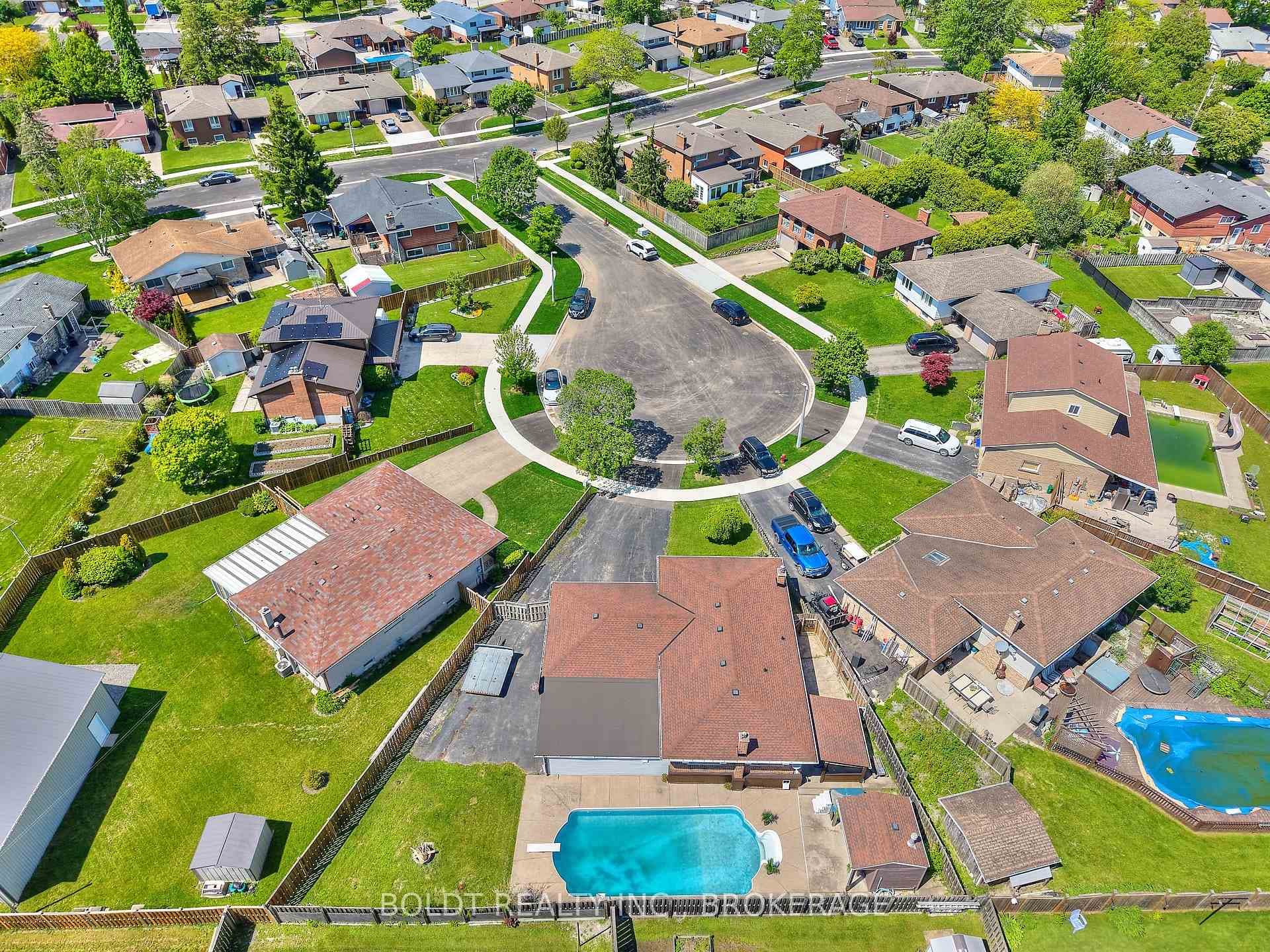 22 Vega Court photo 37