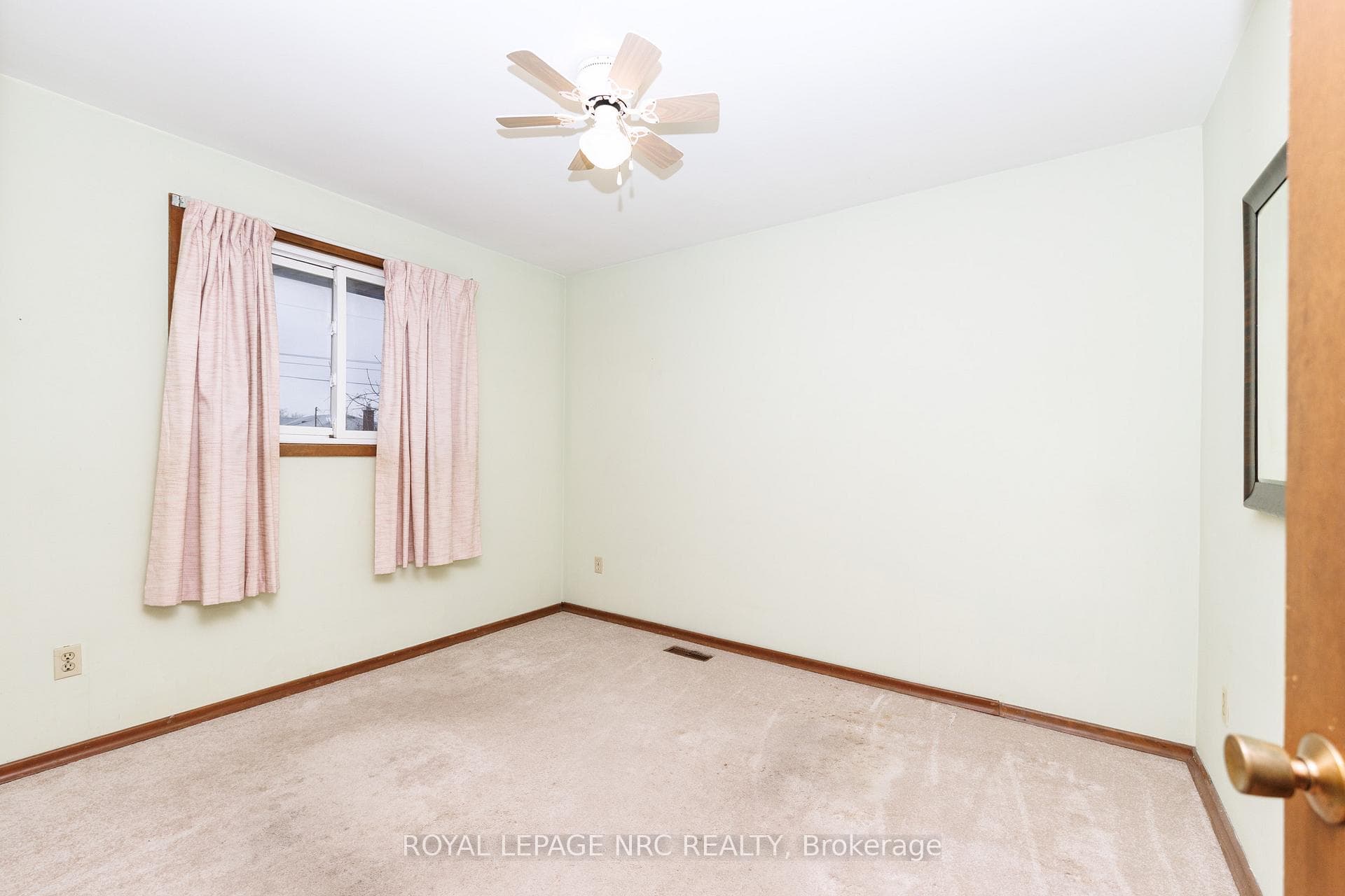 33 Strathmore Crescent photo 22