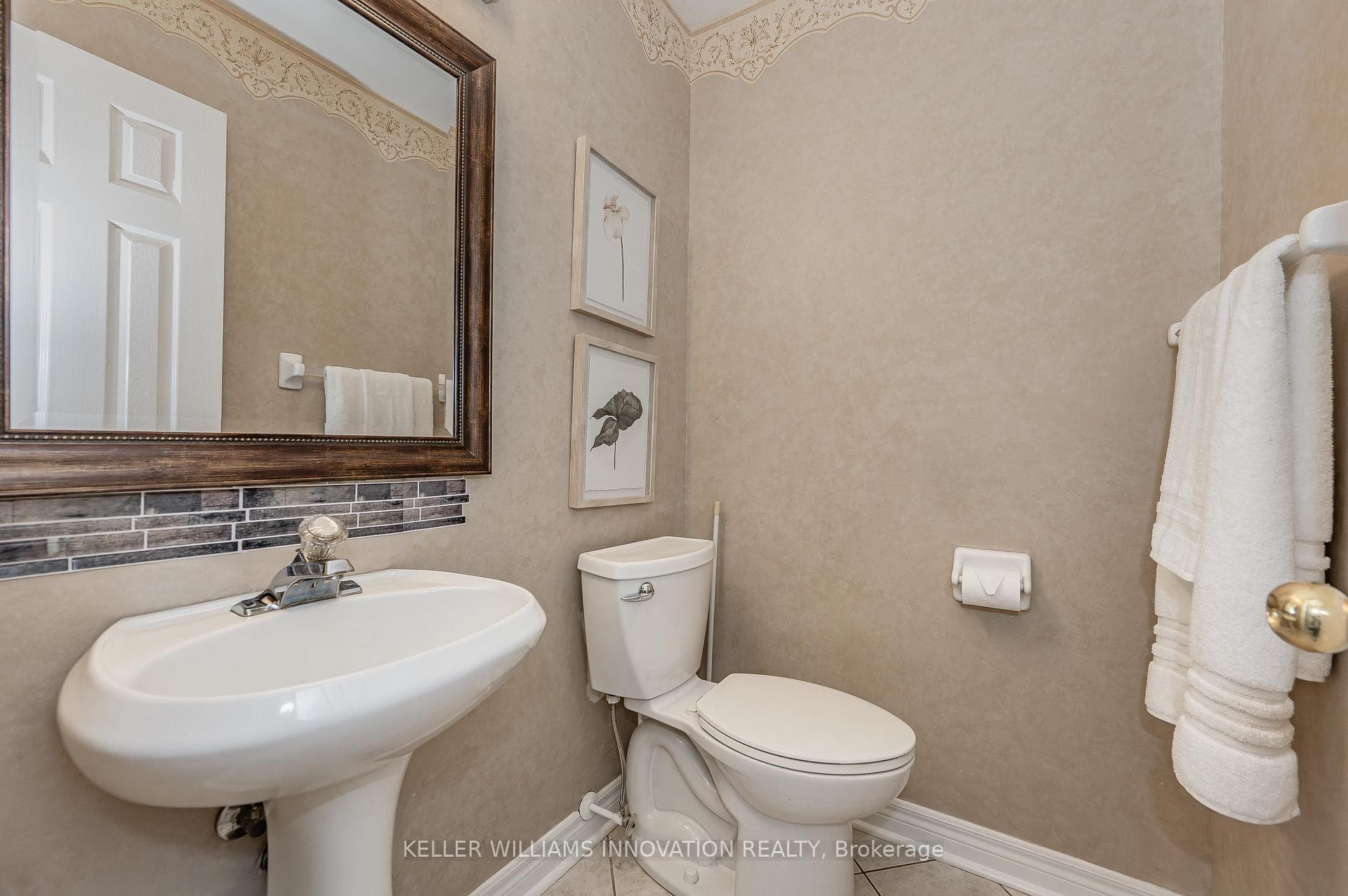 15 Watson Crescent photo 17