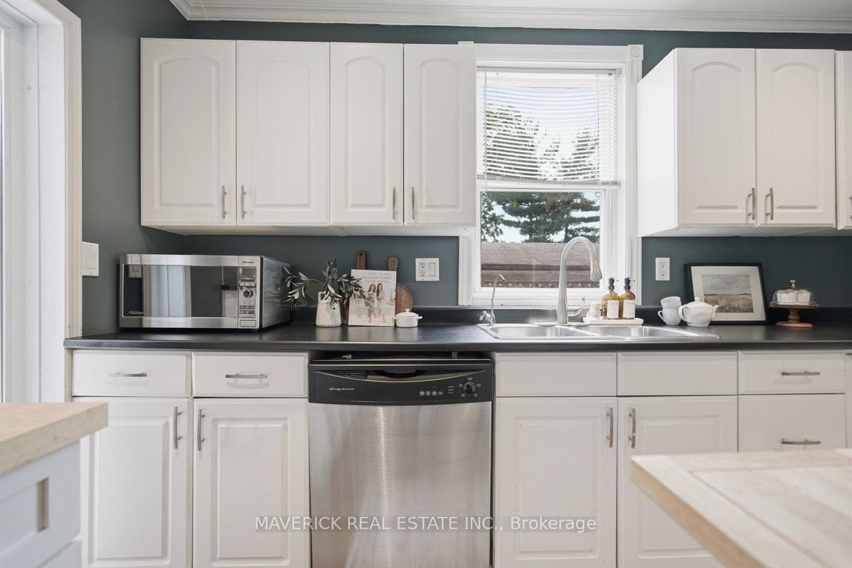 226 Grand Avenue photo 15