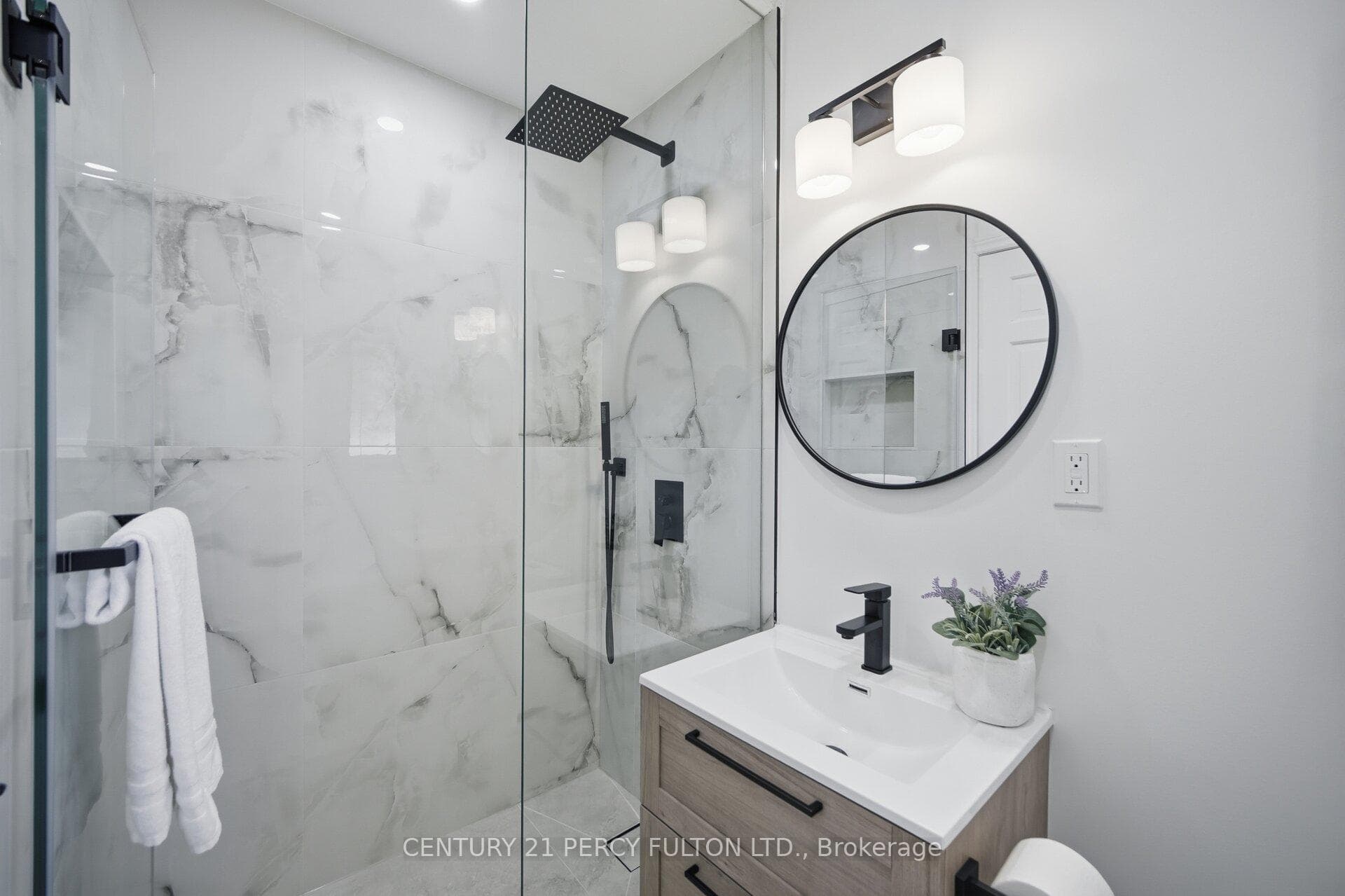 1825 Bronte Square photo 28