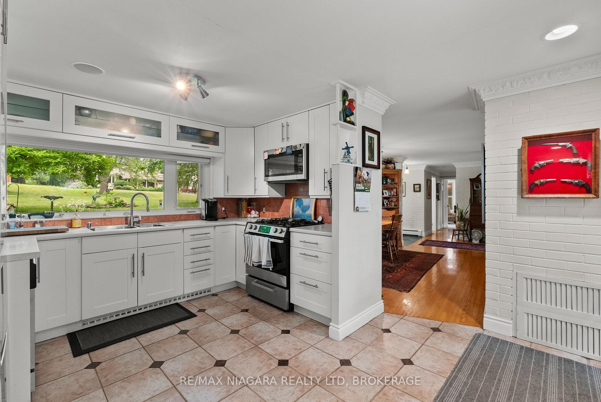 46 Melrose Drive photo 16