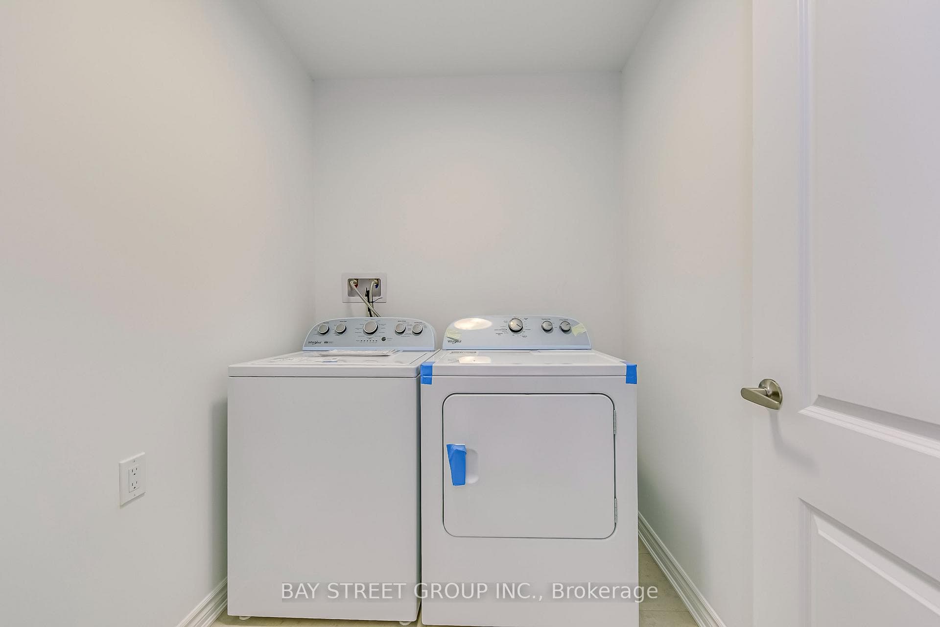 3074 Merrick Road photo 25