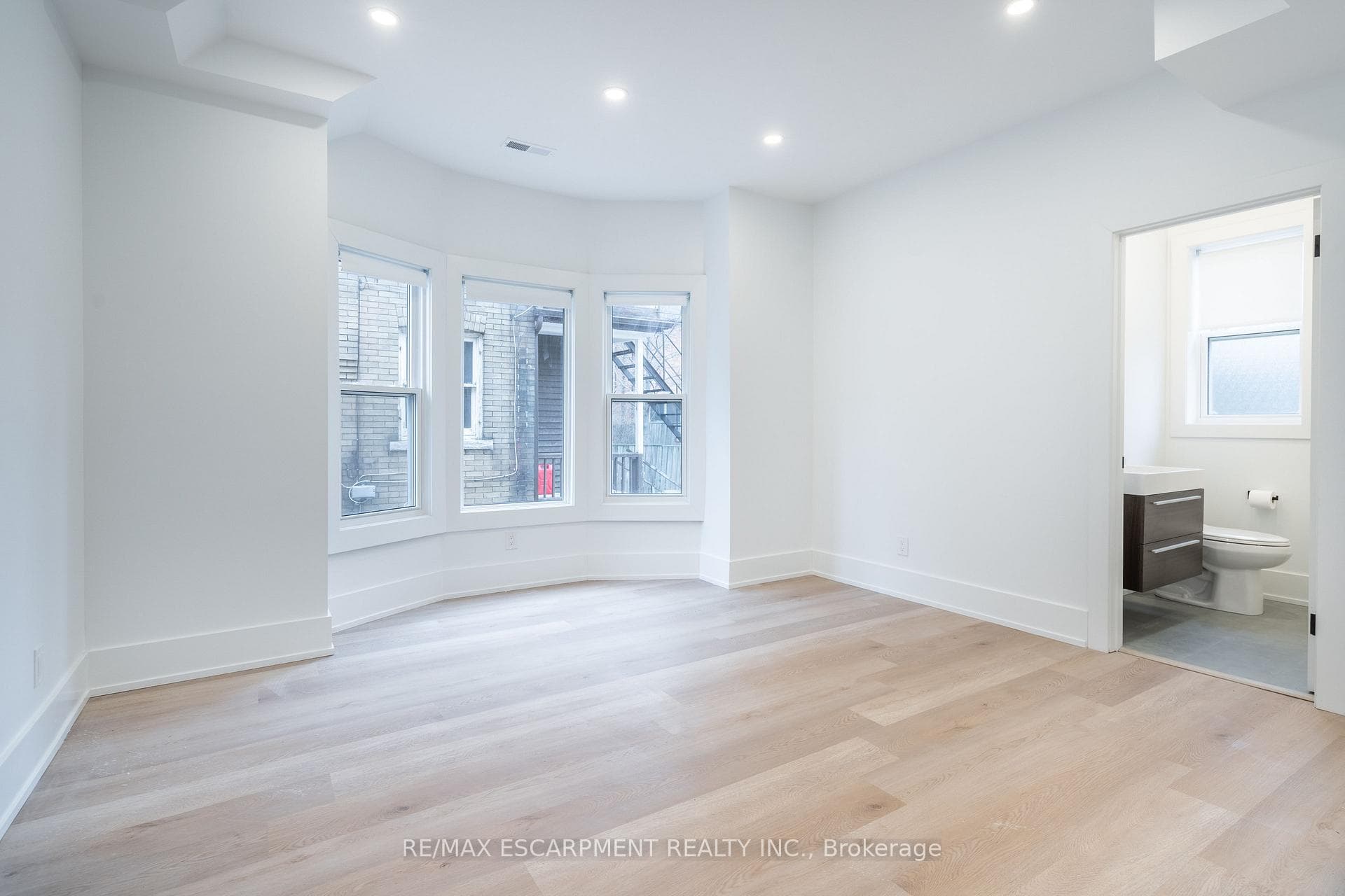 204 Balsam Avenue photo 12
