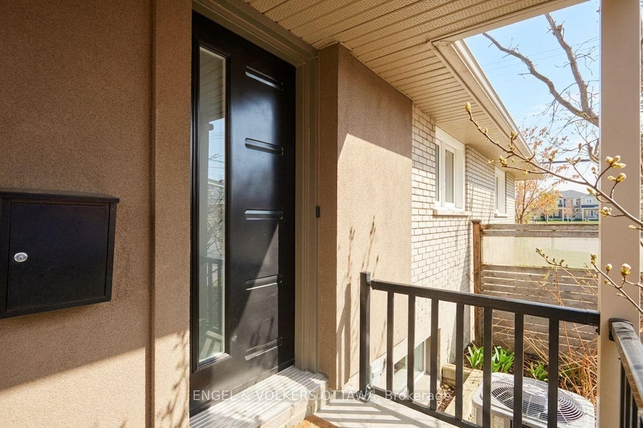 863 Duberry Street photo 4