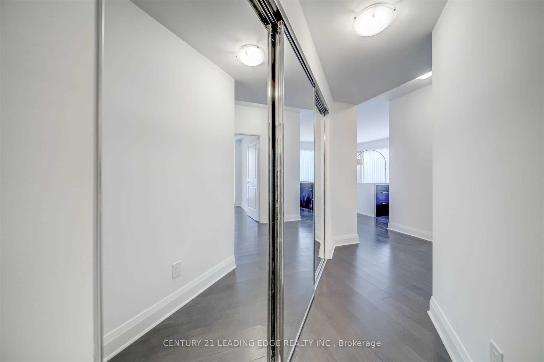 1080 Bay Street Unit 2302 photo 2