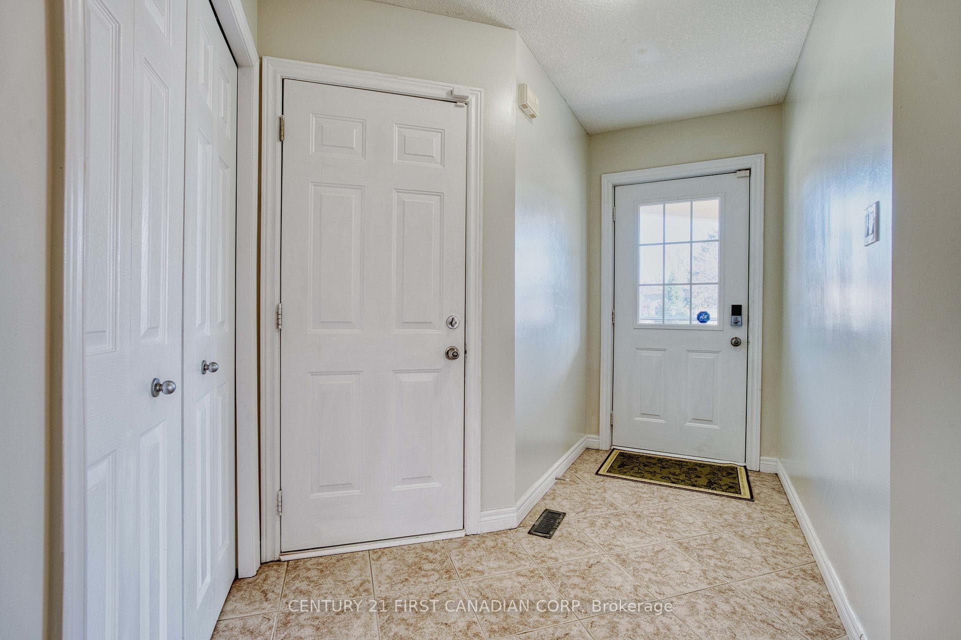 89 Mctaggart Court photo 4