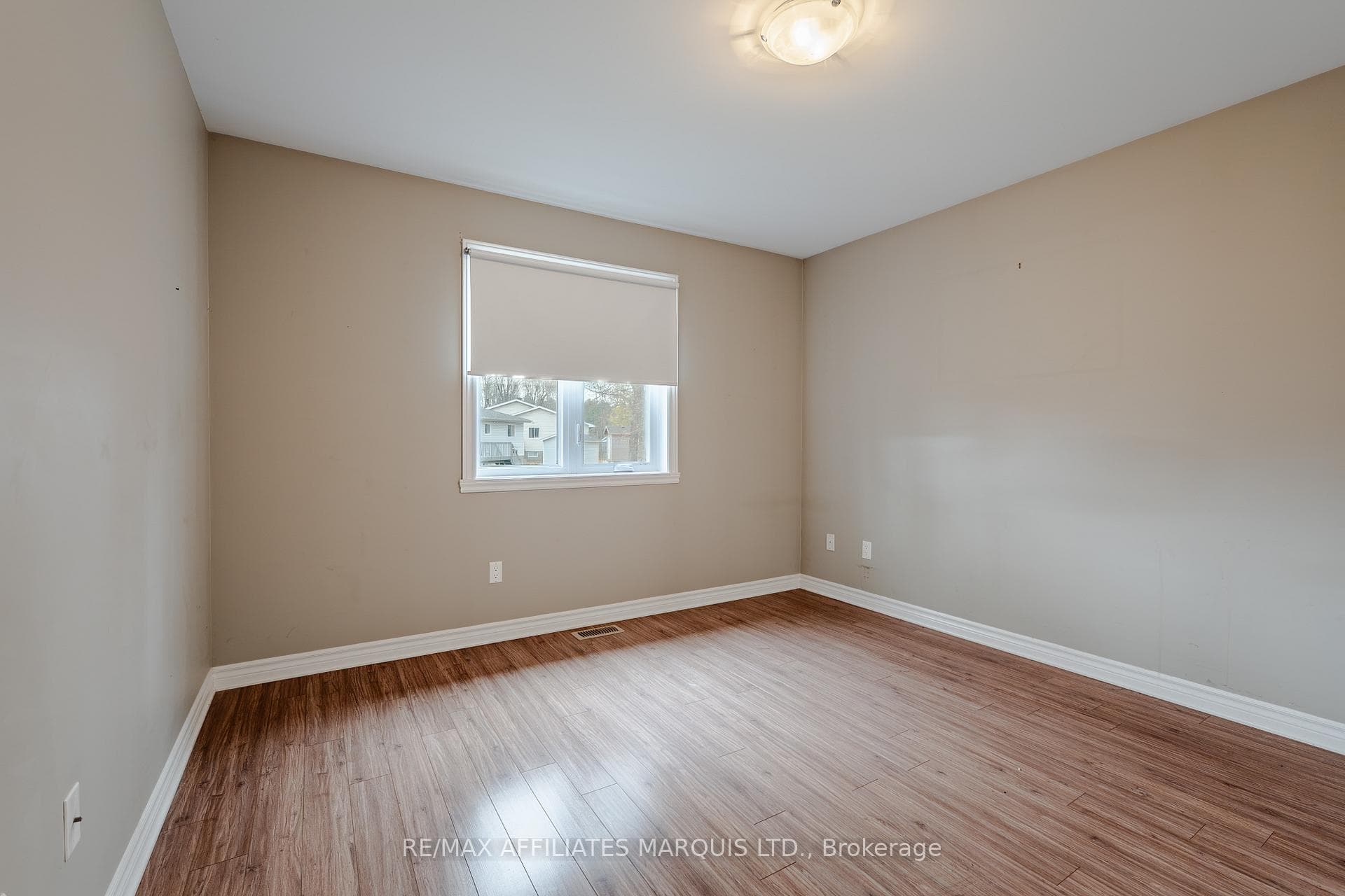 660 Hamilton Crescent photo 23