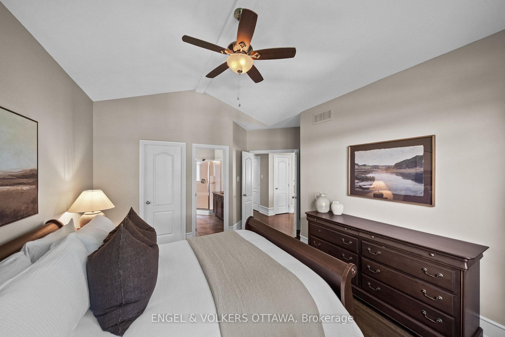 112 Equinelle Drive photo 21