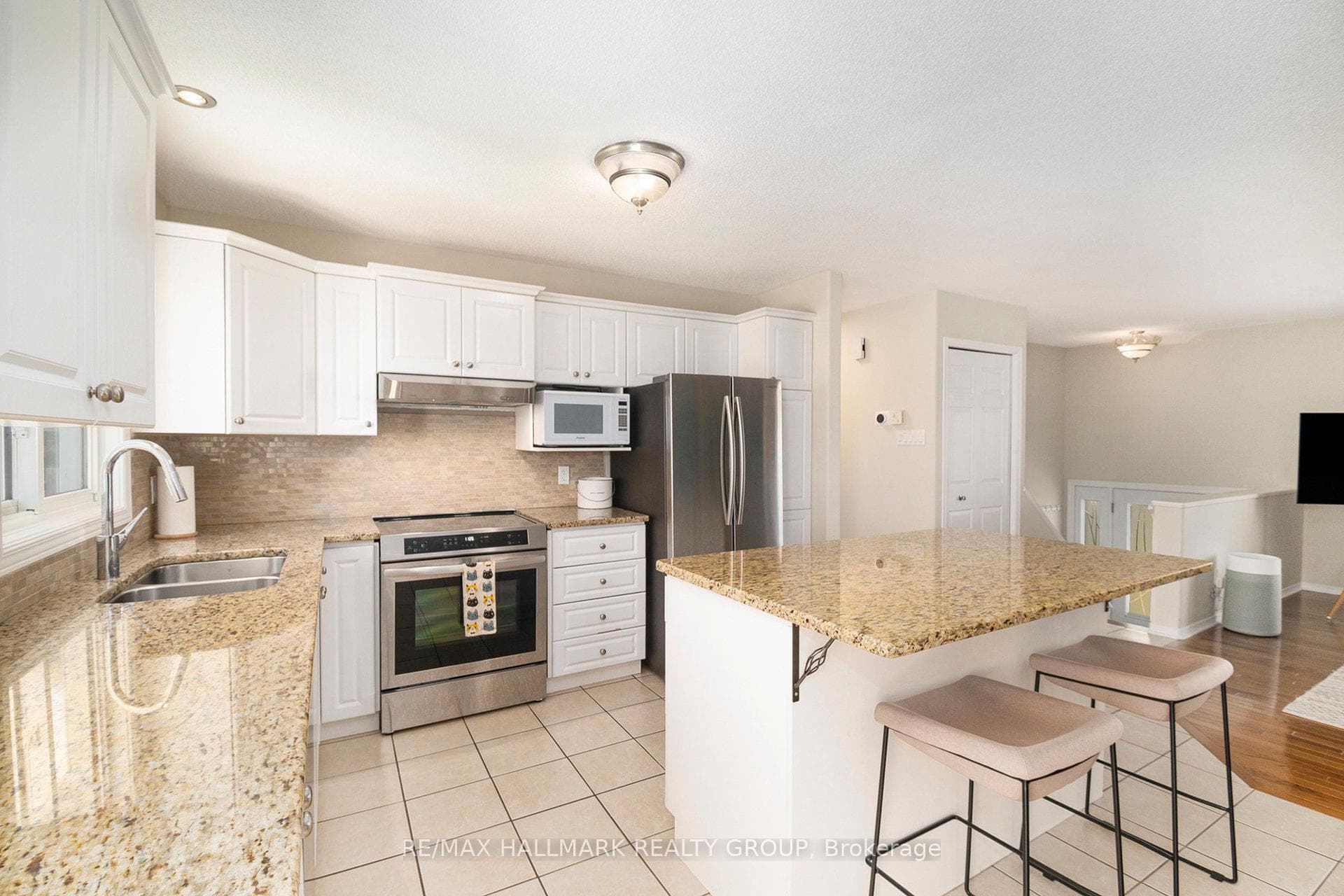 849 Laval Street photo 6
