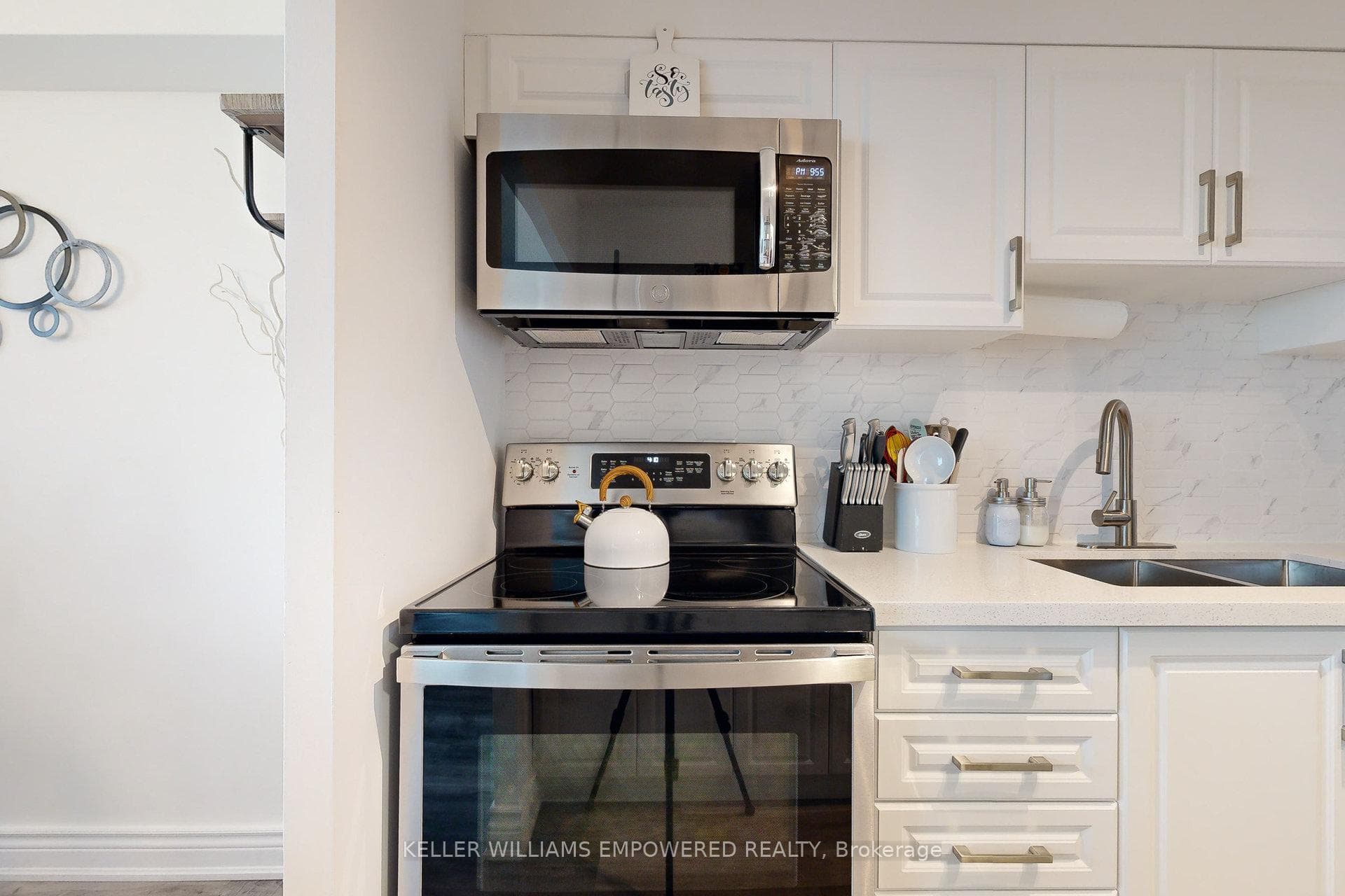 451 The West Mall N/A Unit 303 photo 11