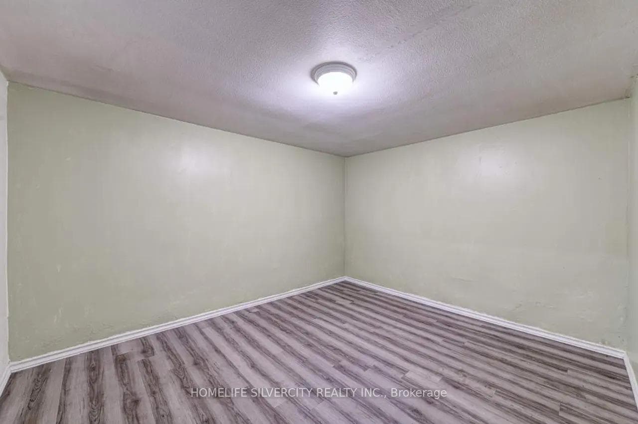 525 Bond Street photo 3