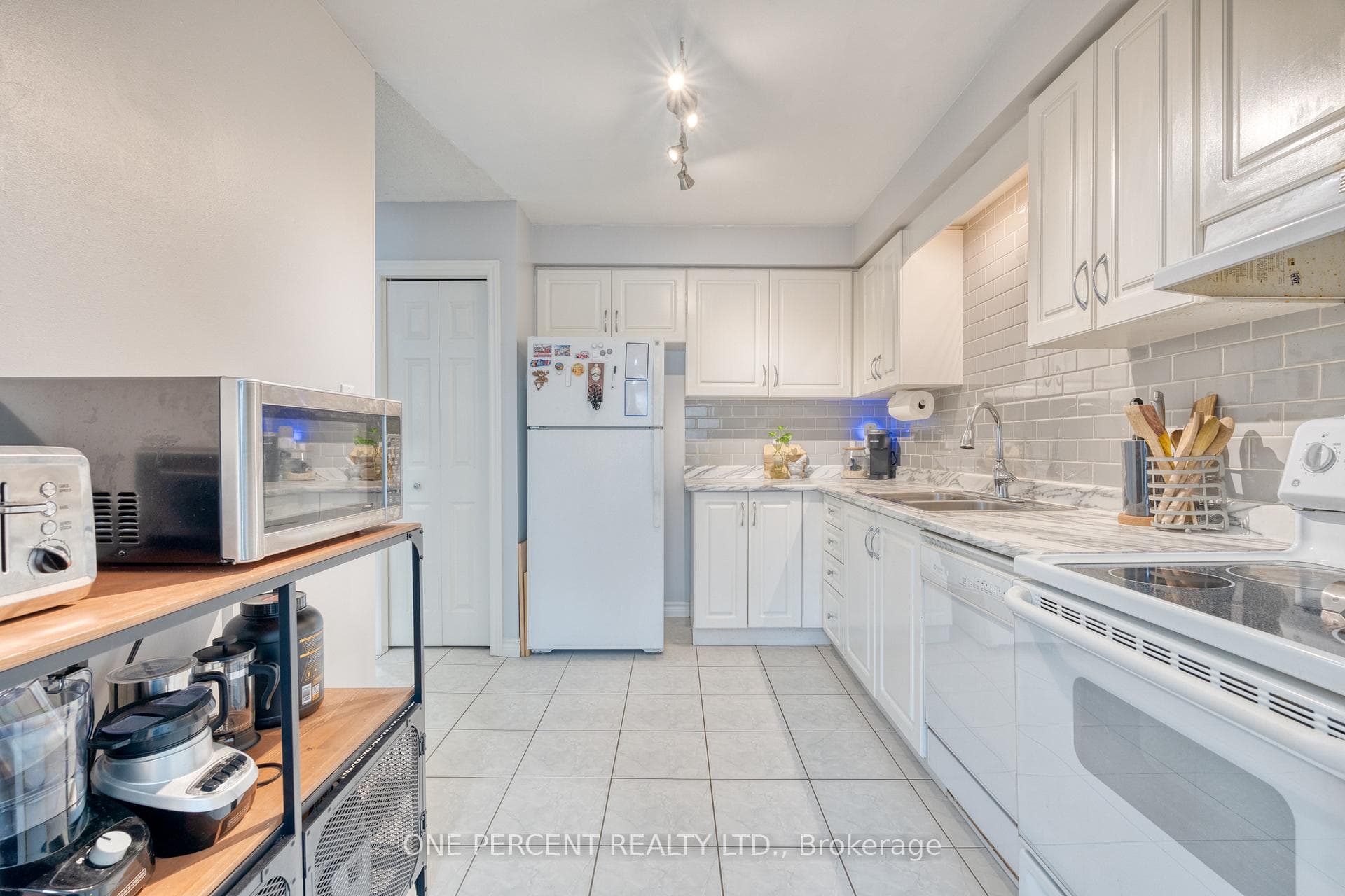 139 Essling Avenue photo 7