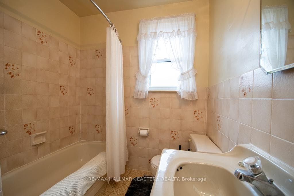 844 Philip Street photo 22