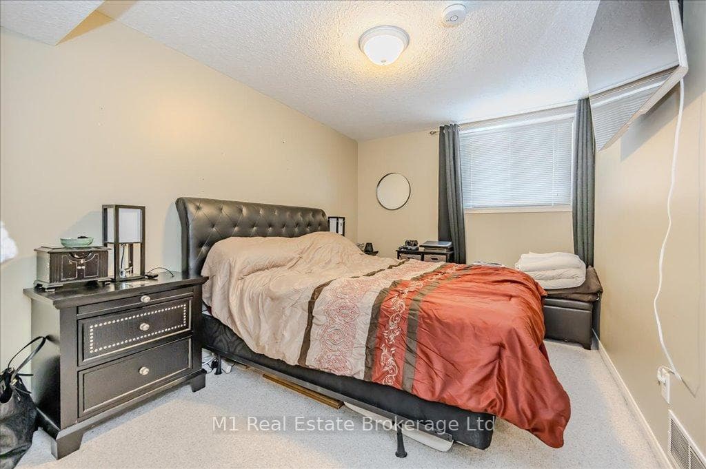 19 Gibbs Crescent photo 32