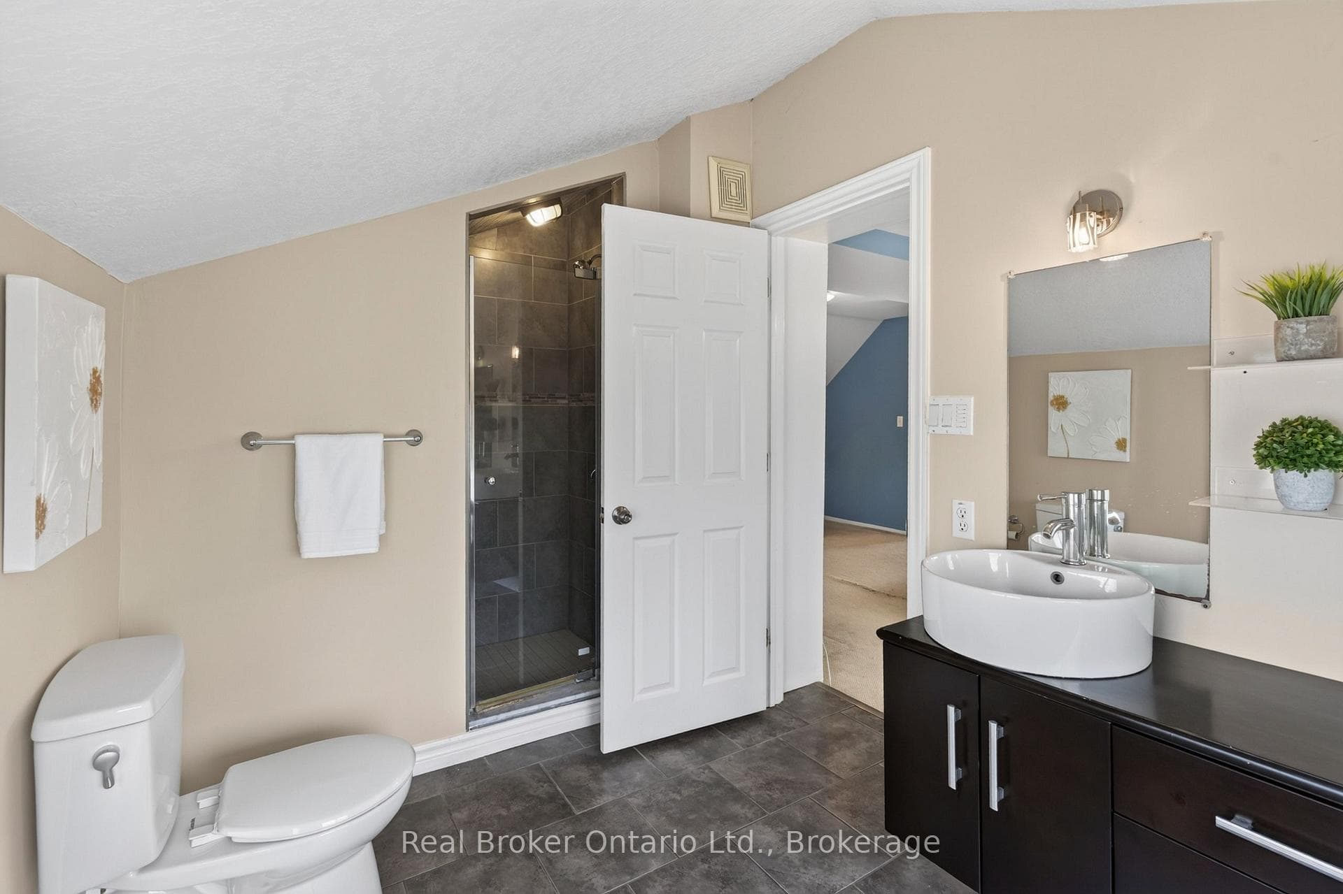 2 Herlan Avenue photo 25