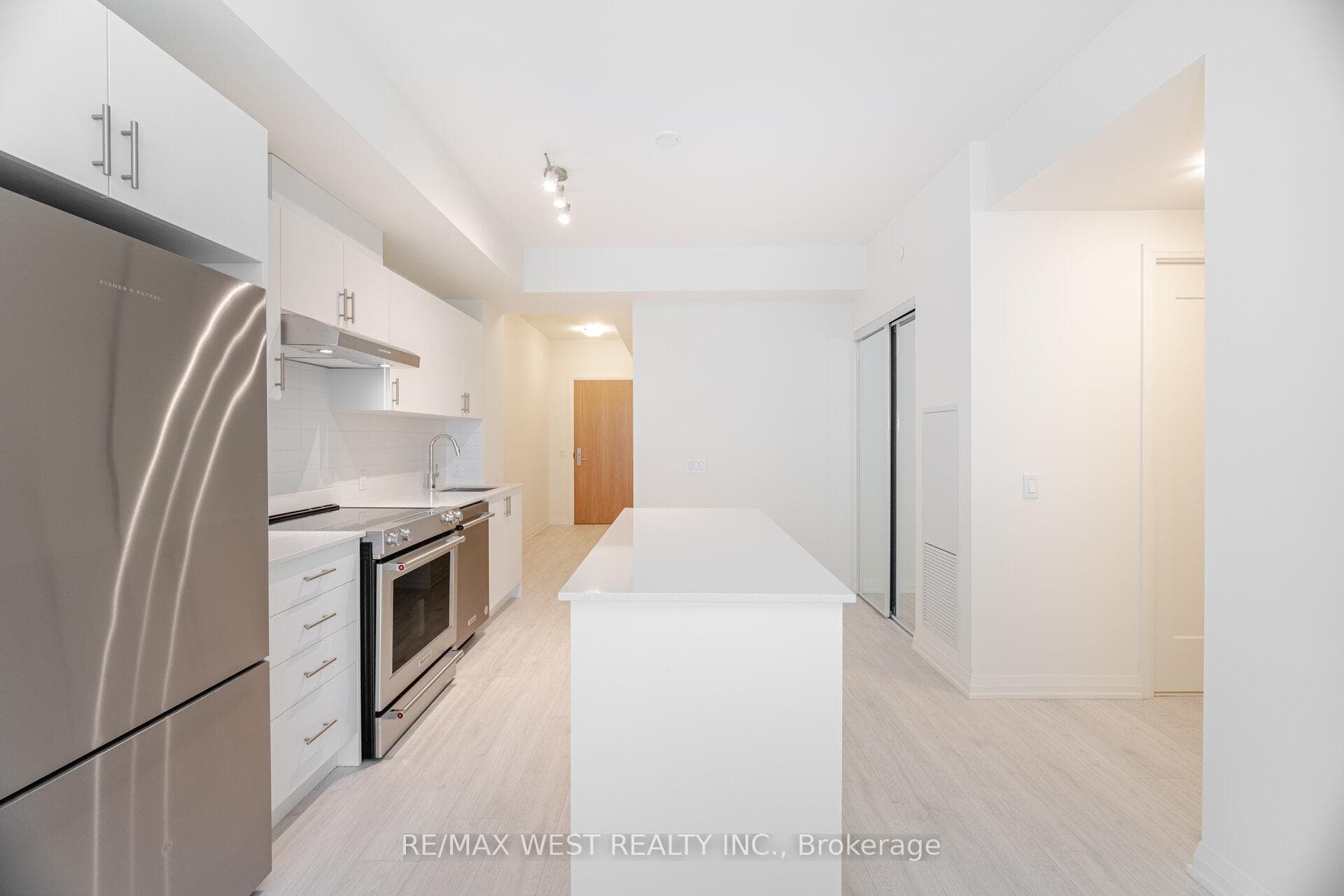 8960 Jane Street Unit 2201 photo 21