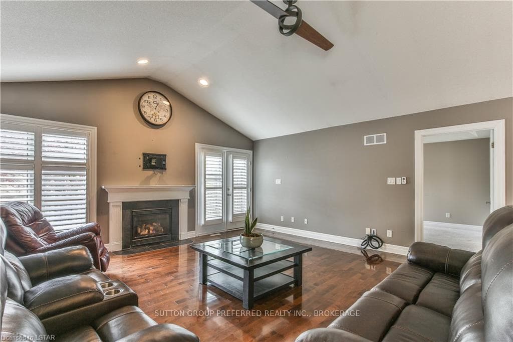 886 CRANBROOK Road Unit 2 photo 9