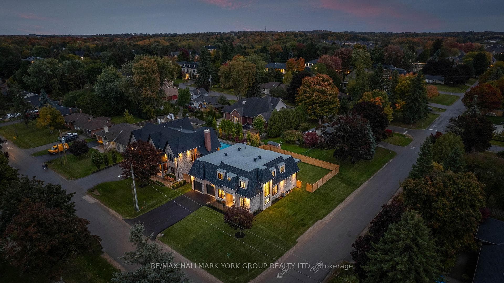 83 Elizabeth Grove photo 2