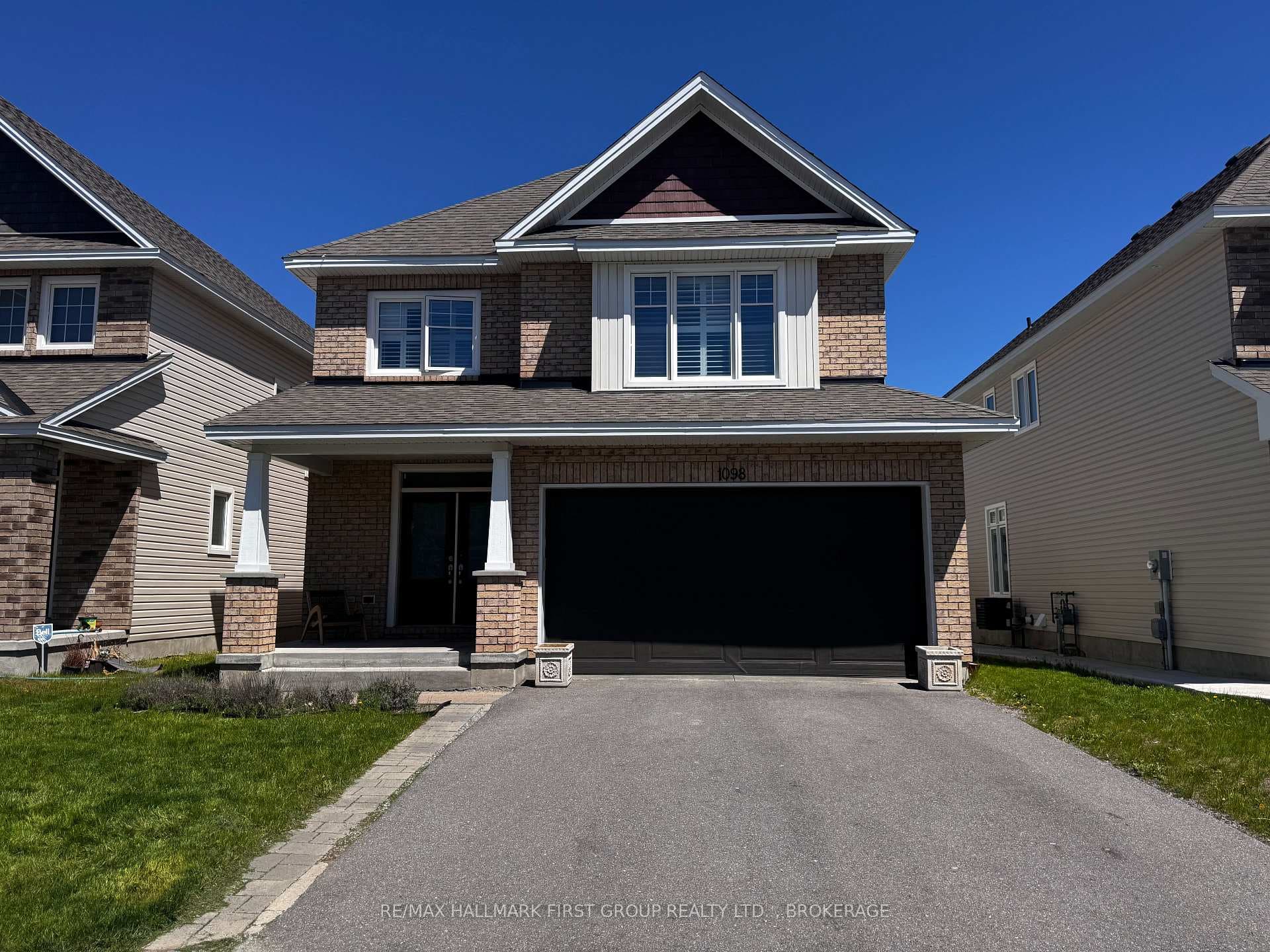 1098 Woodhaven Drive photo 1