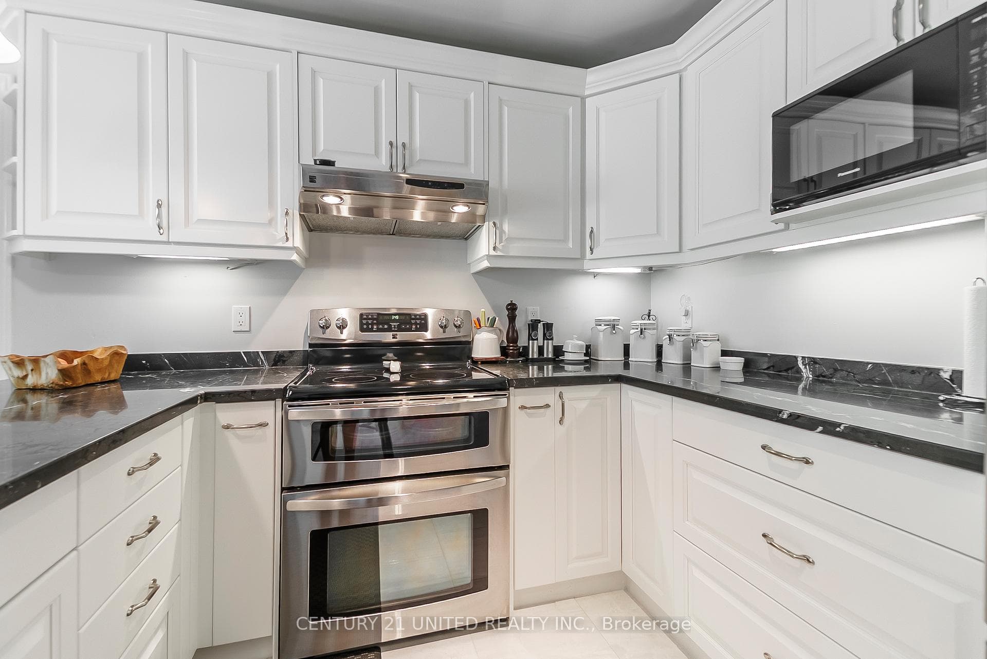 1656 Champlain Drive photo 13