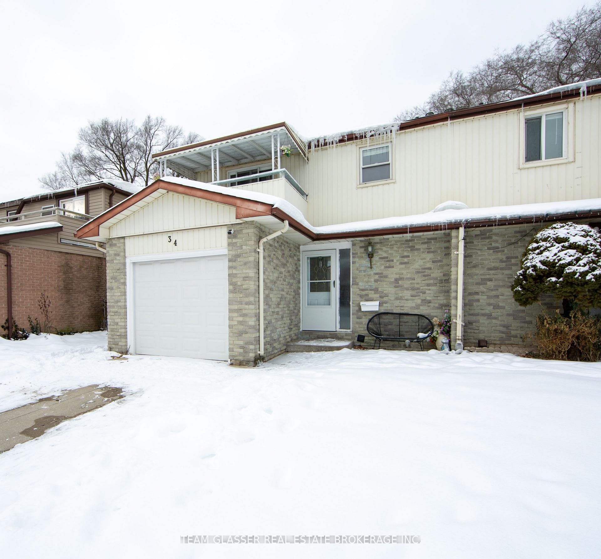 34 ACTON Crescent photo 1