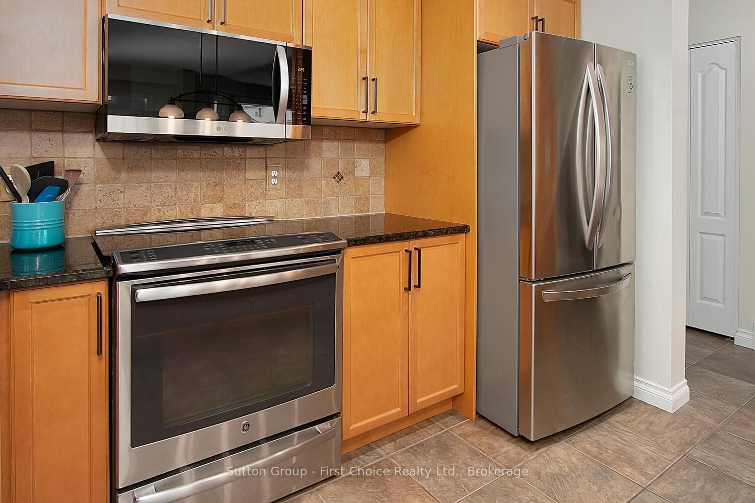 293 Huck Crescent photo 14