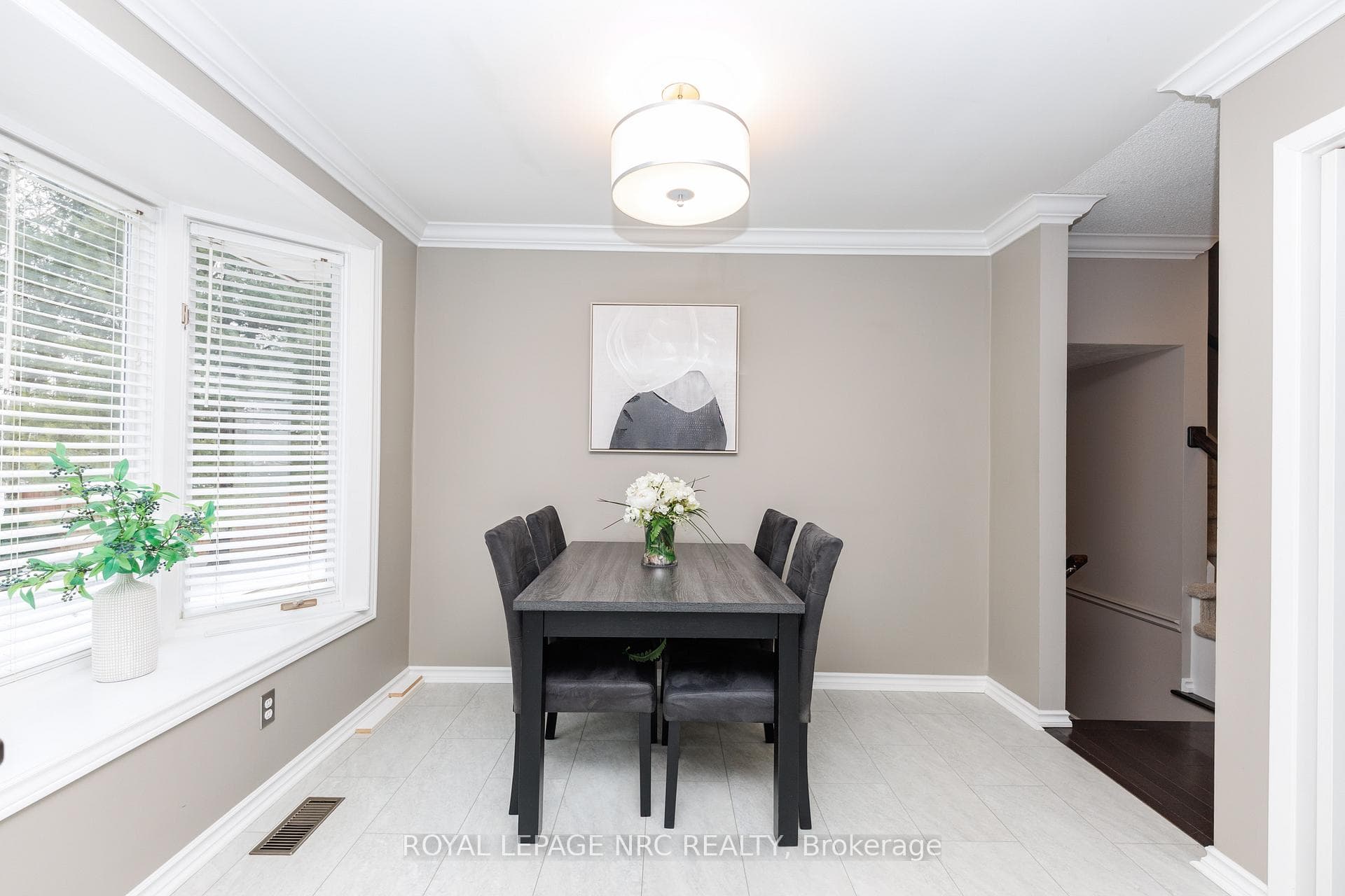28 Spruceside Crescent photo 13