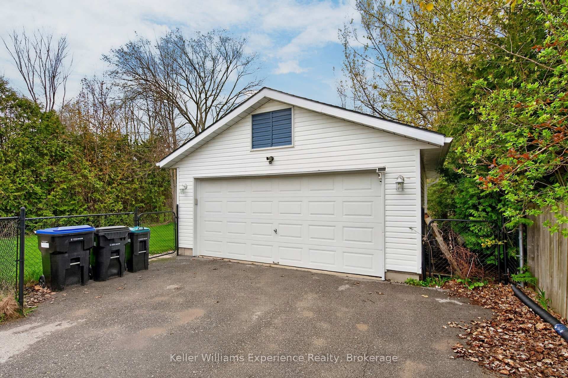 72 BAY Street photo 21