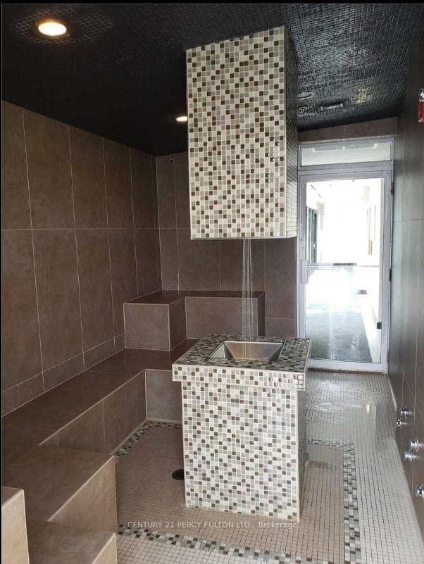 3018 Yonge Street Unit 817 photo 6