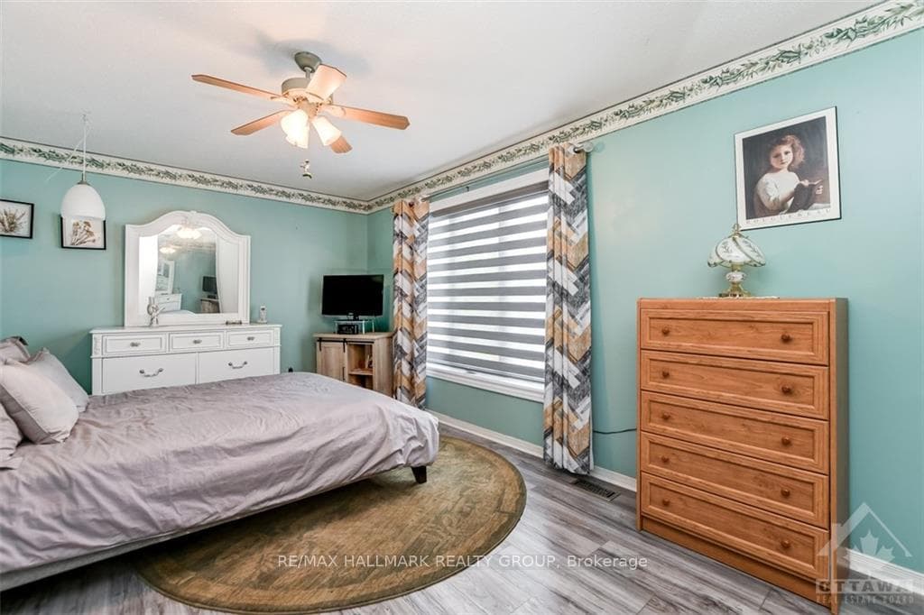 1668 JOBIN Crescent photo 18