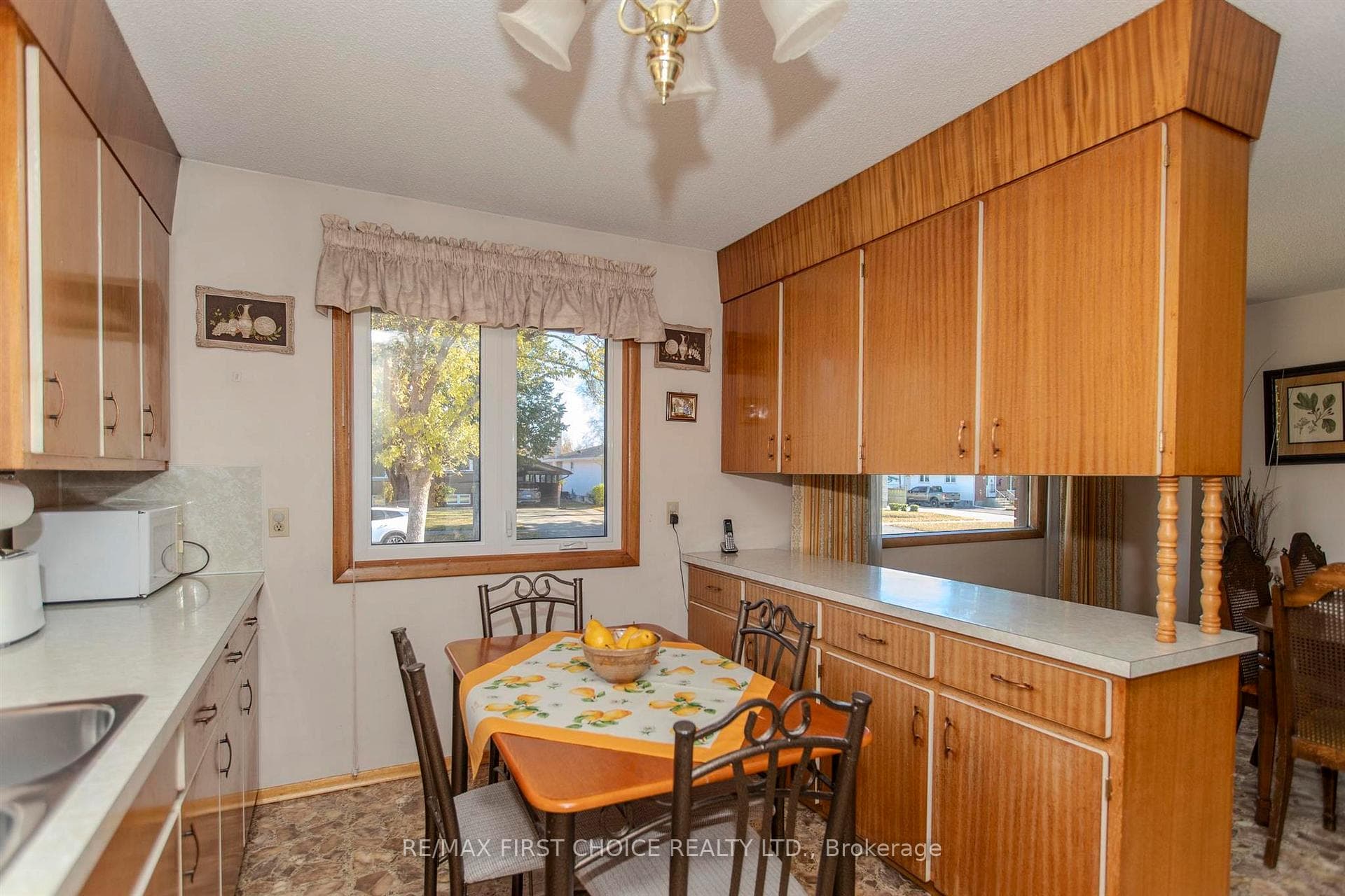229 Evans Street photo 11