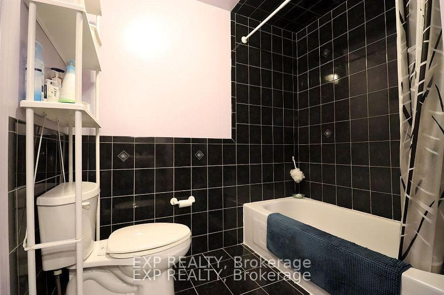 142 Royal Salisbury Way photo 19