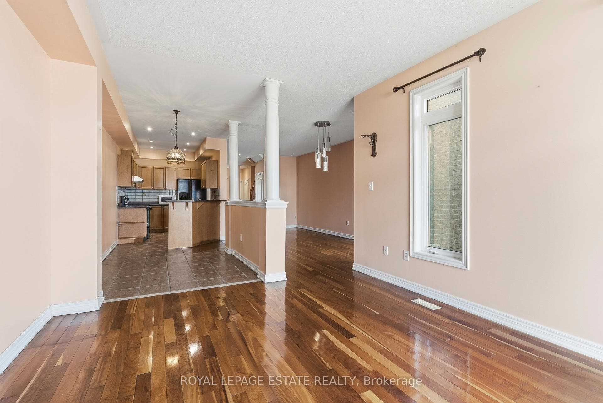 8 Venture Avenue photo 10