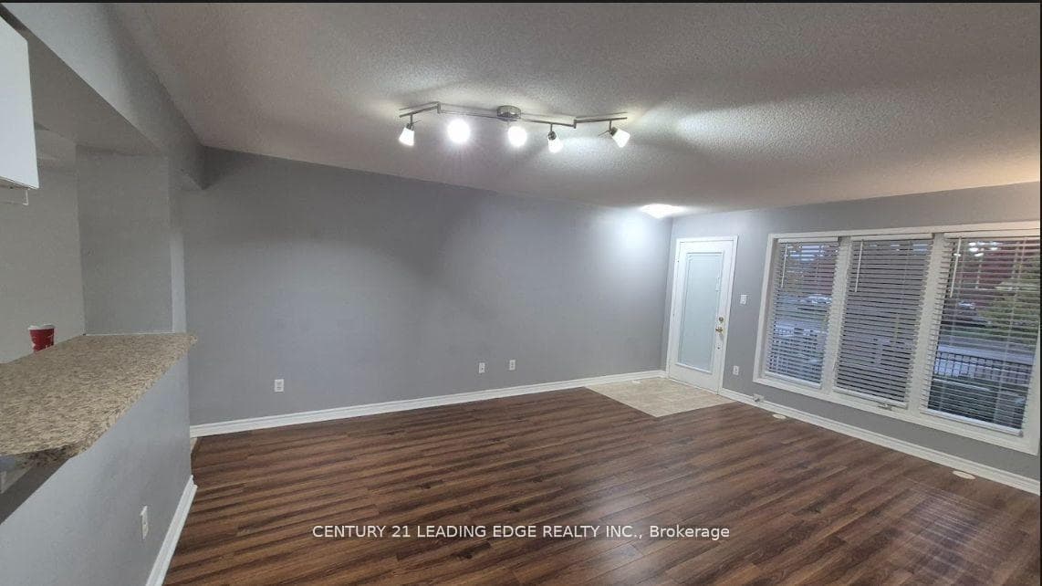 3335 Thomas Street Unit 5 photo 3