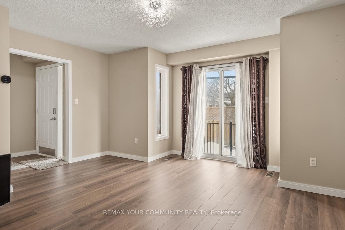 590 Pinder Avenue photo 5