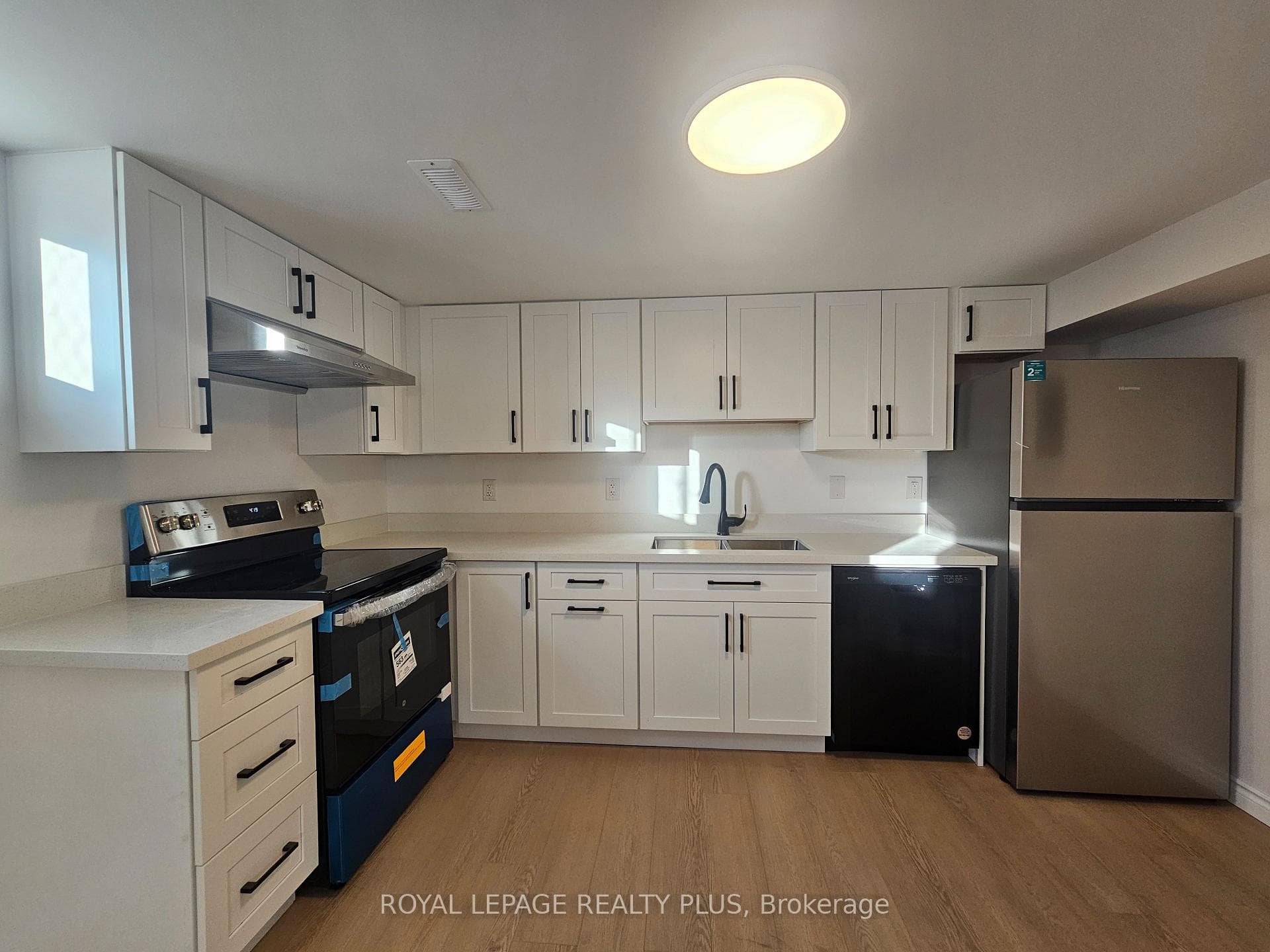 73 Mohawk Road Unit Lower photo 3