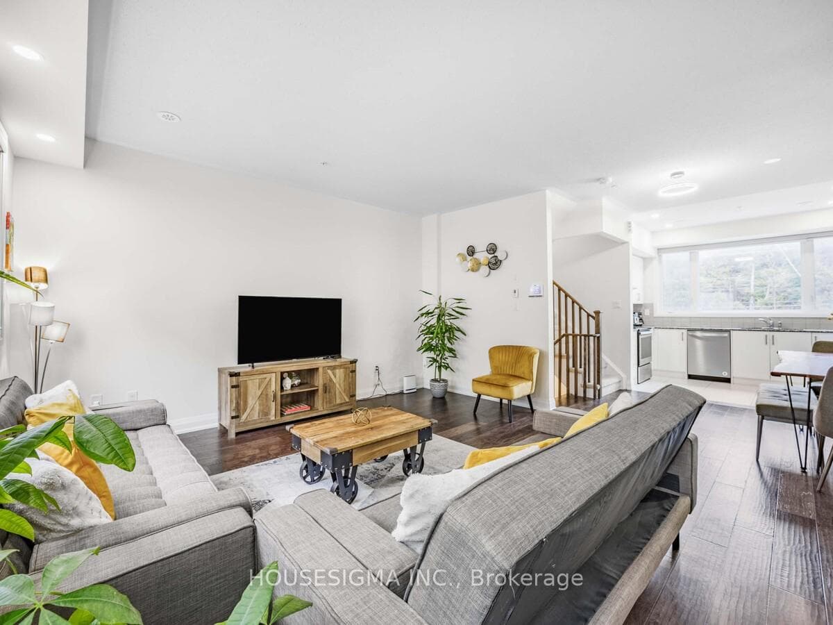 1870 Altona Road Unit 11 photo 6