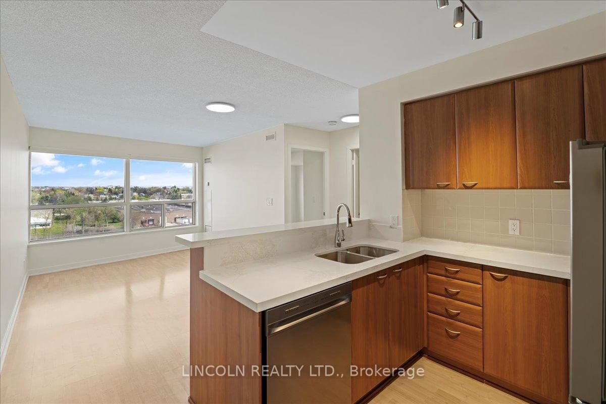 36 Lee Centre Drive Unit 815 photo 17