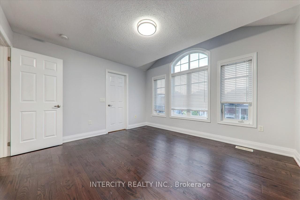 645 Armstrong Road photo 33