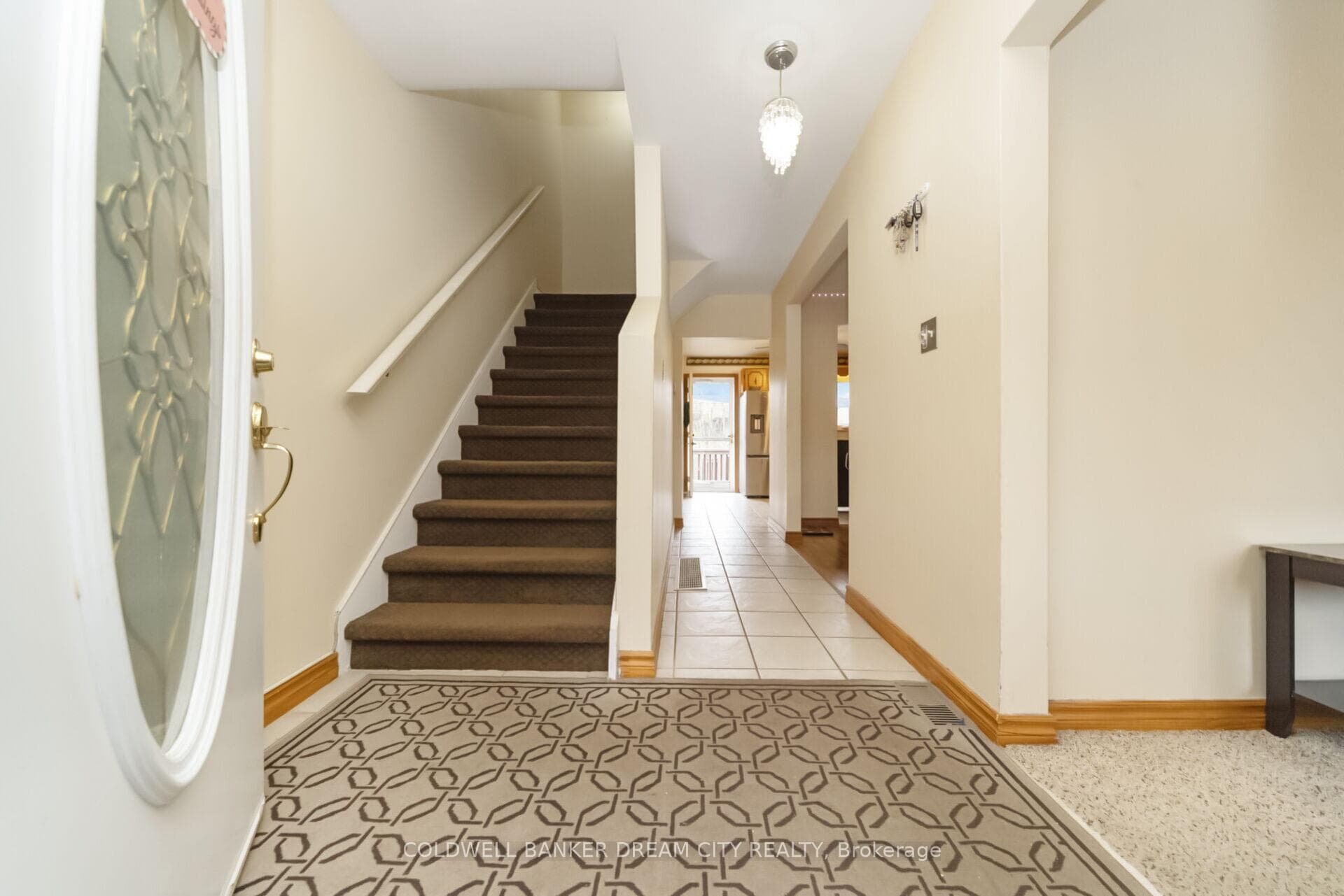 39 Reid Avenue photo 5