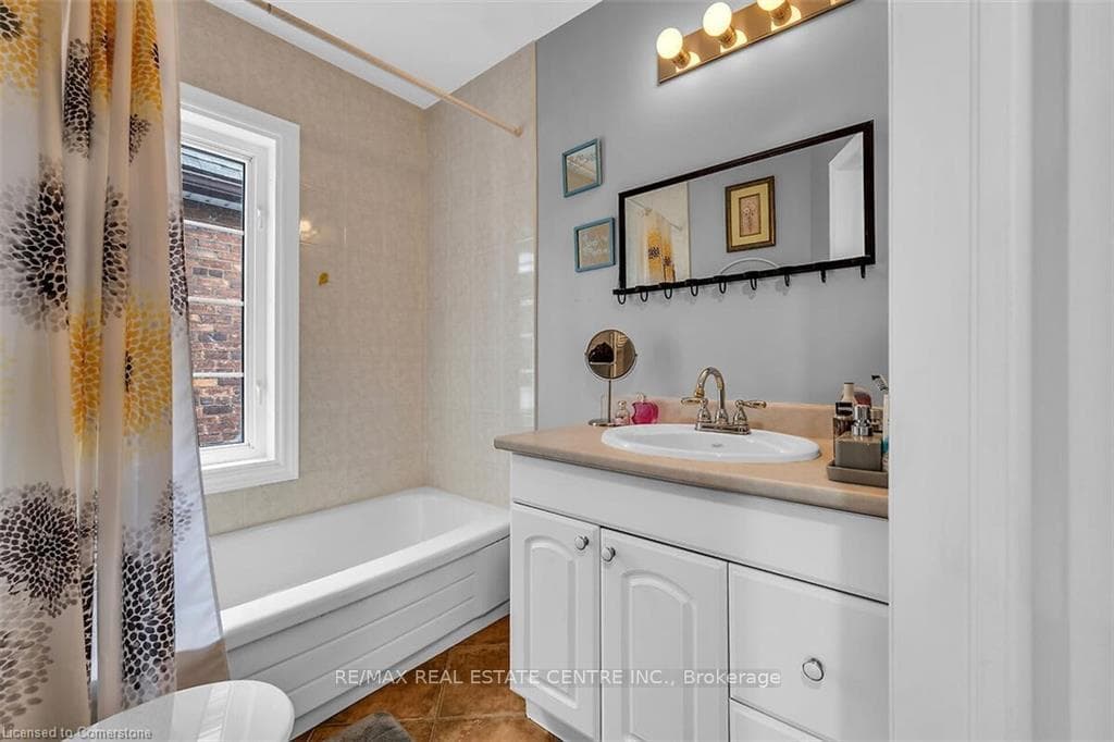 161 Oak Avenue photo 22