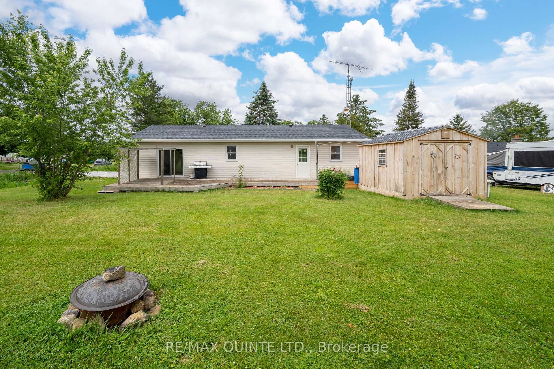 21 MOORE Avenue photo 2