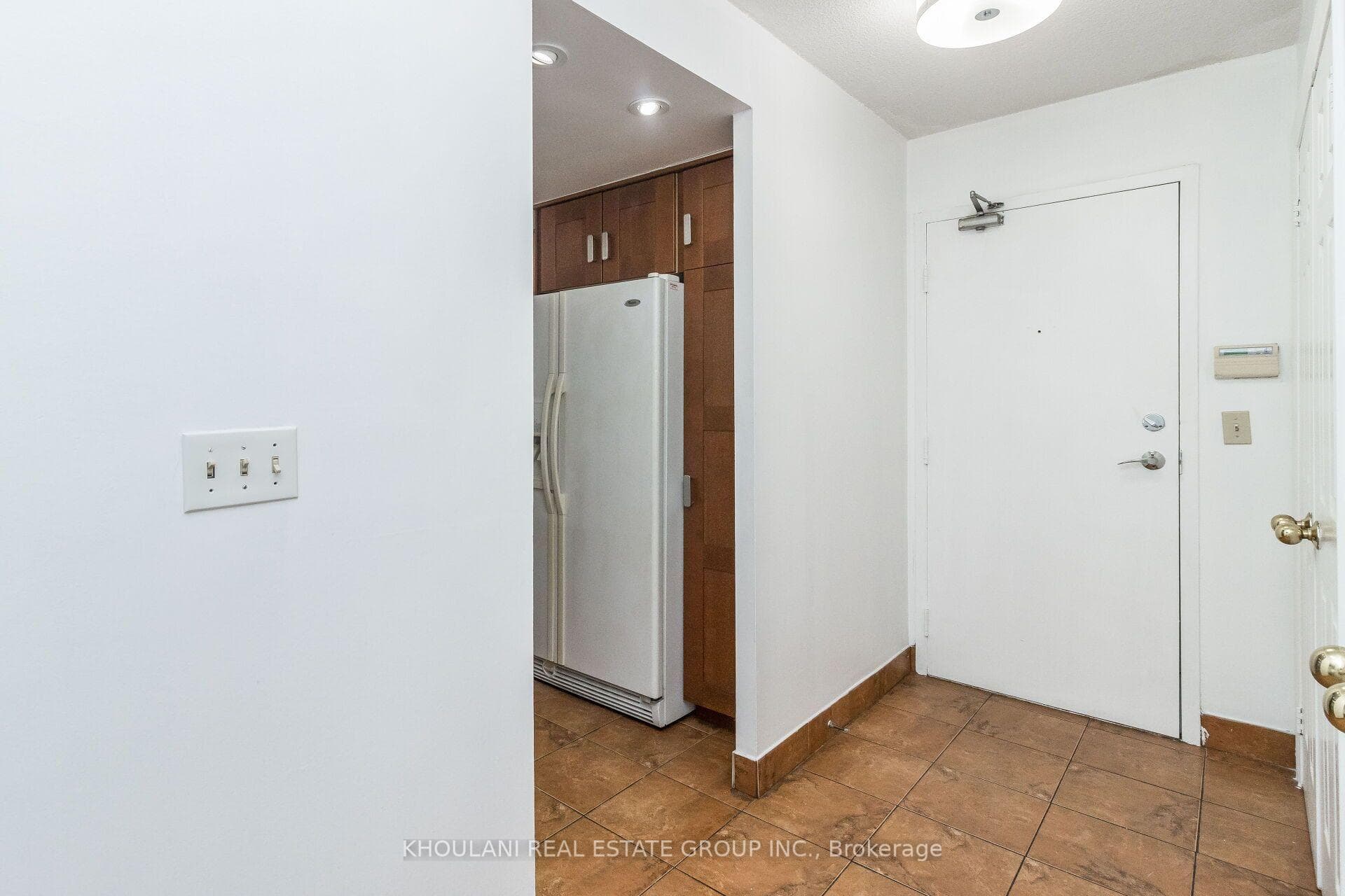 335 Webb Drive Unit 2006 photo 8
